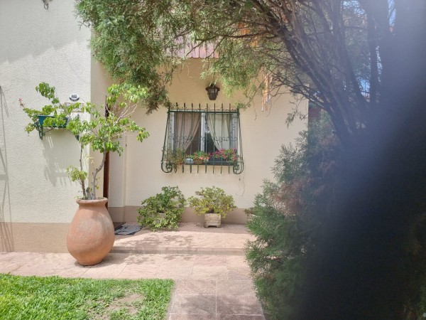 Hermoso Chalet en Esquina