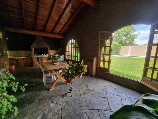 Hermoso Chalet en Esquina