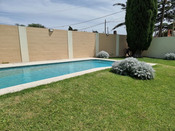 Hermoso Chalet en Esquina