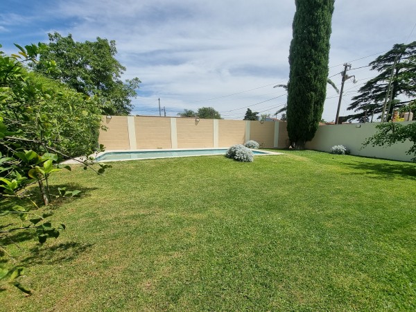 Hermoso Chalet en Esquina