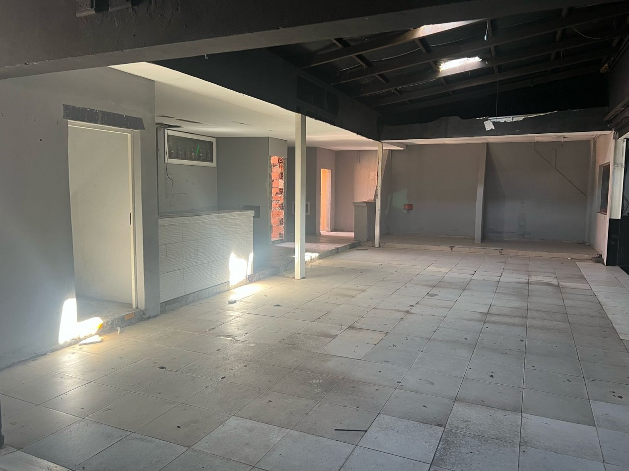 Imponente Local Comercial en Alquiler