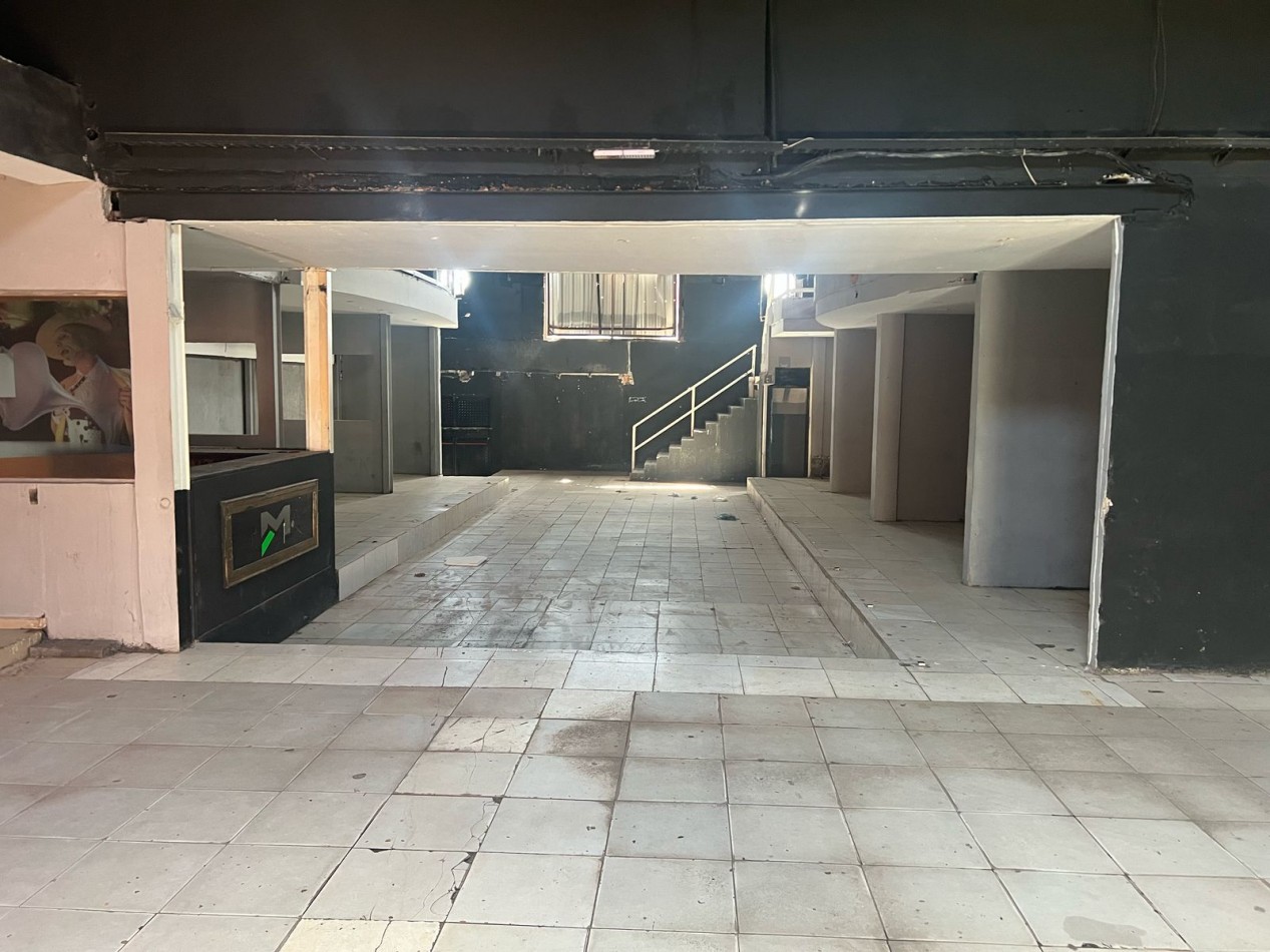 Imponente Local Comercial en Alquiler