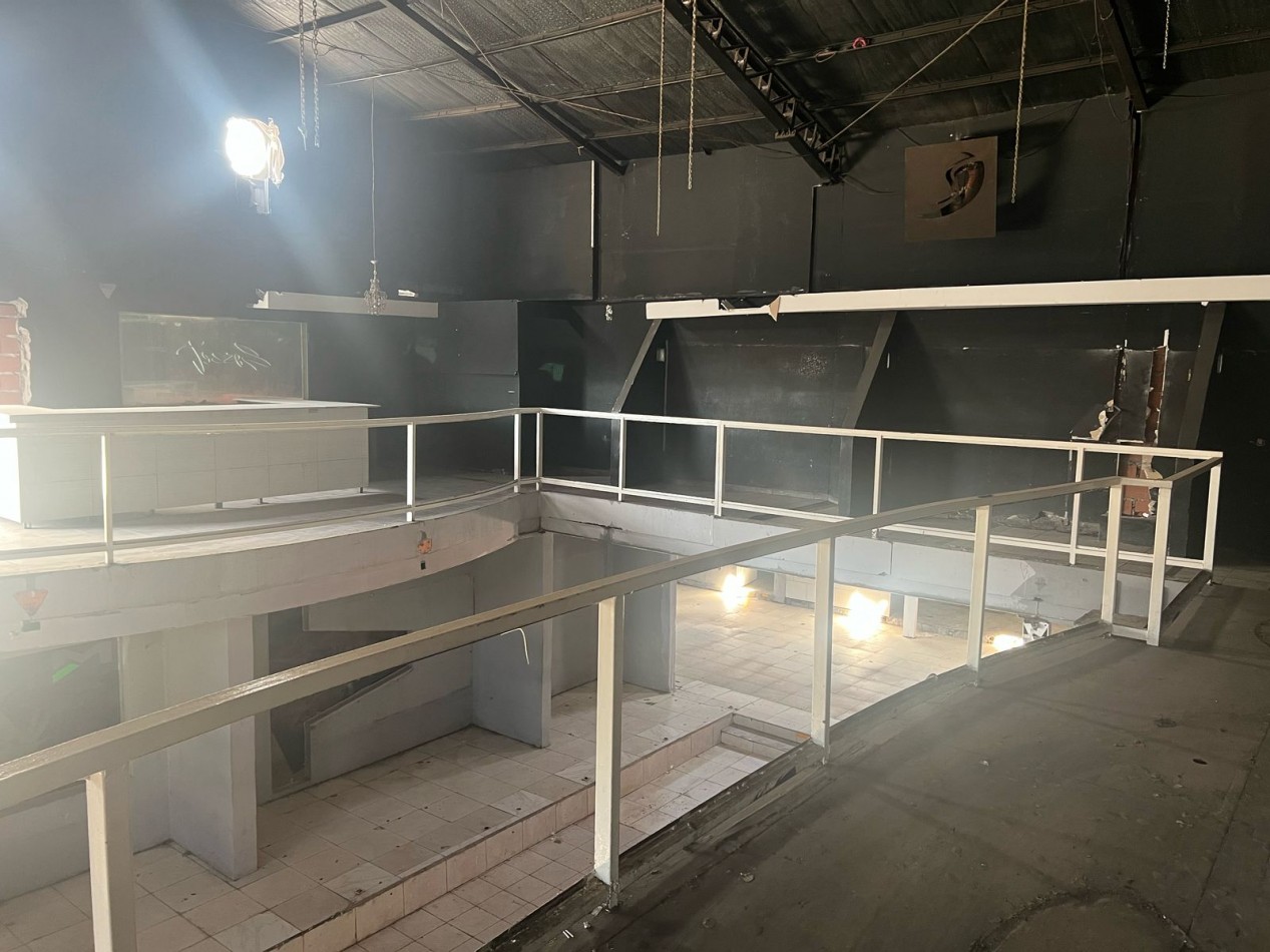 Imponente Local Comercial en Alquiler