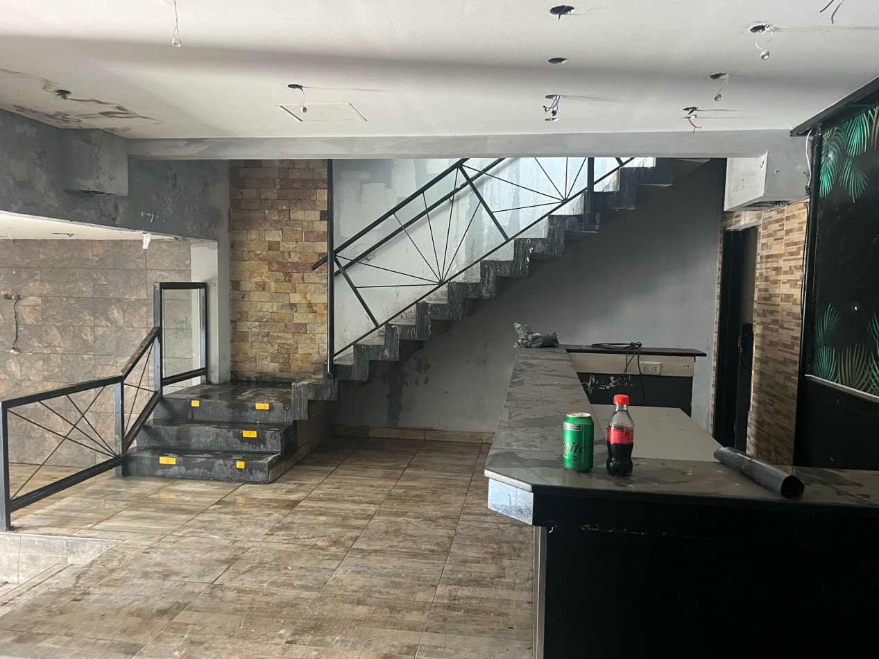 Imponente Local Comercial en Alquiler