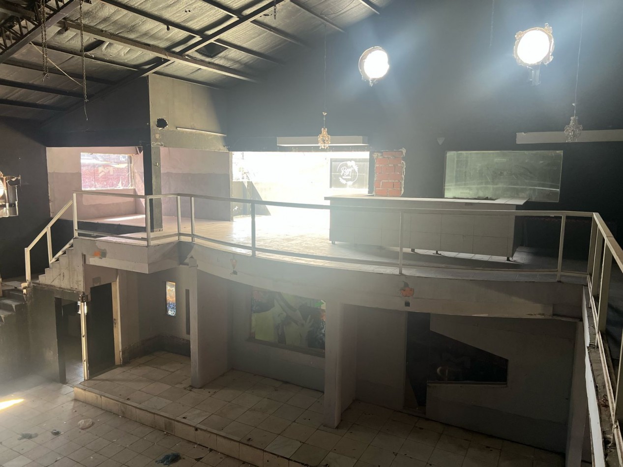 Imponente Local Comercial en Alquiler