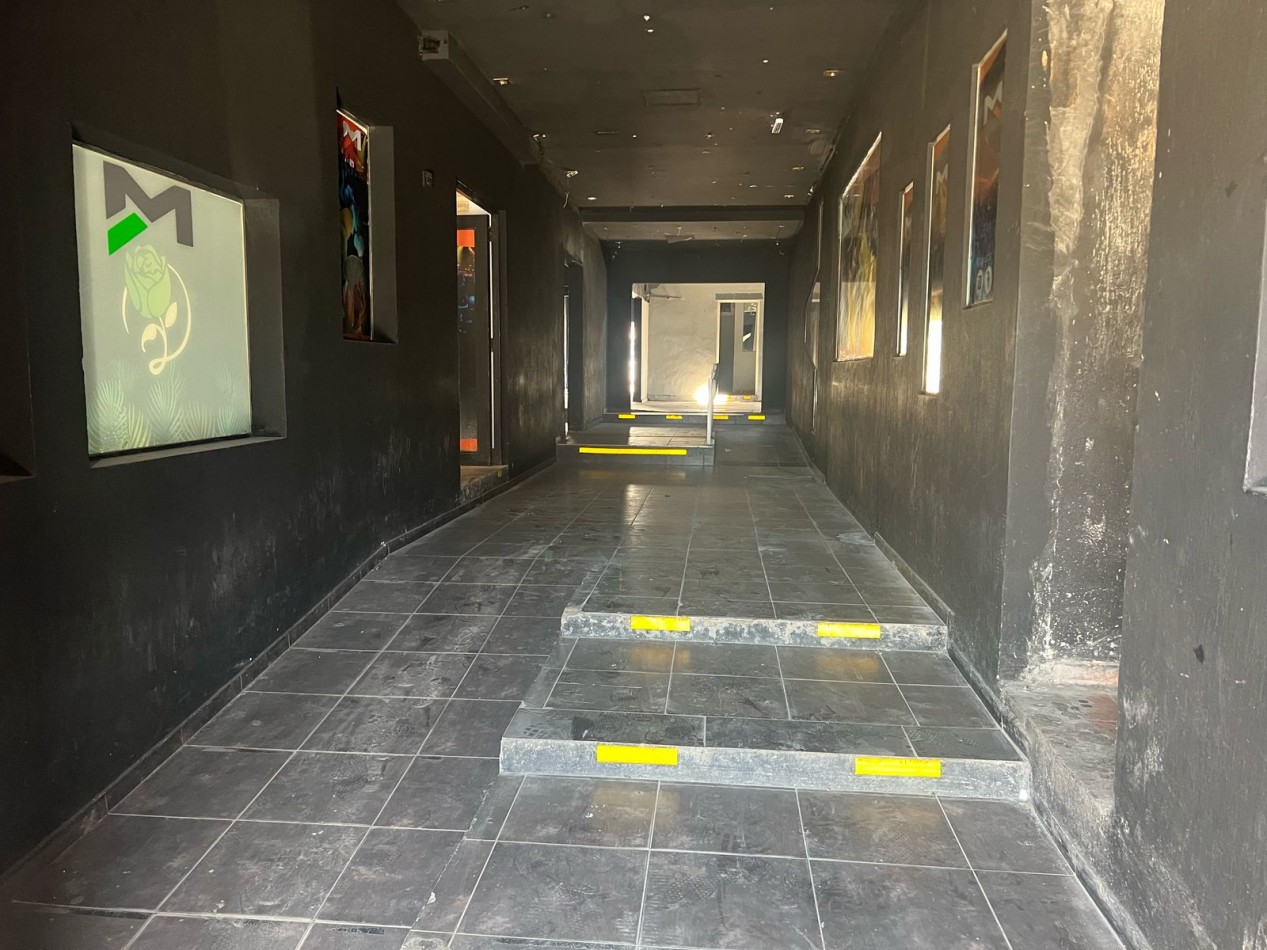 Imponente Local Comercial en Alquiler