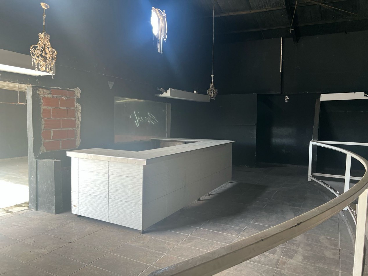 Imponente Local Comercial en Alquiler