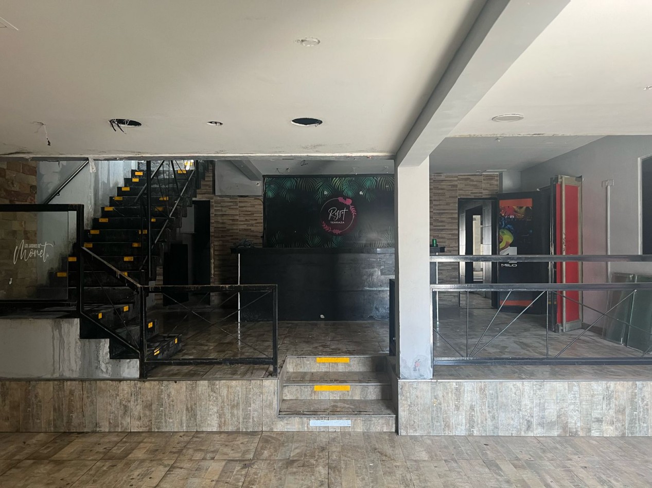 Imponente Local Comercial en Alquiler