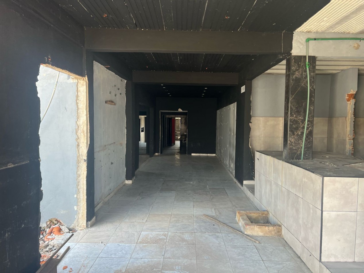 Imponente Local Comercial en Alquiler