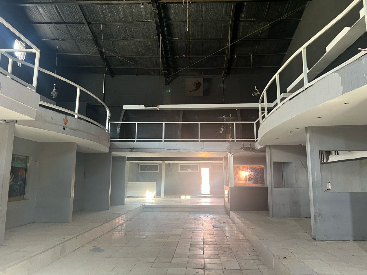 Imponente Local Comercial en Alquiler