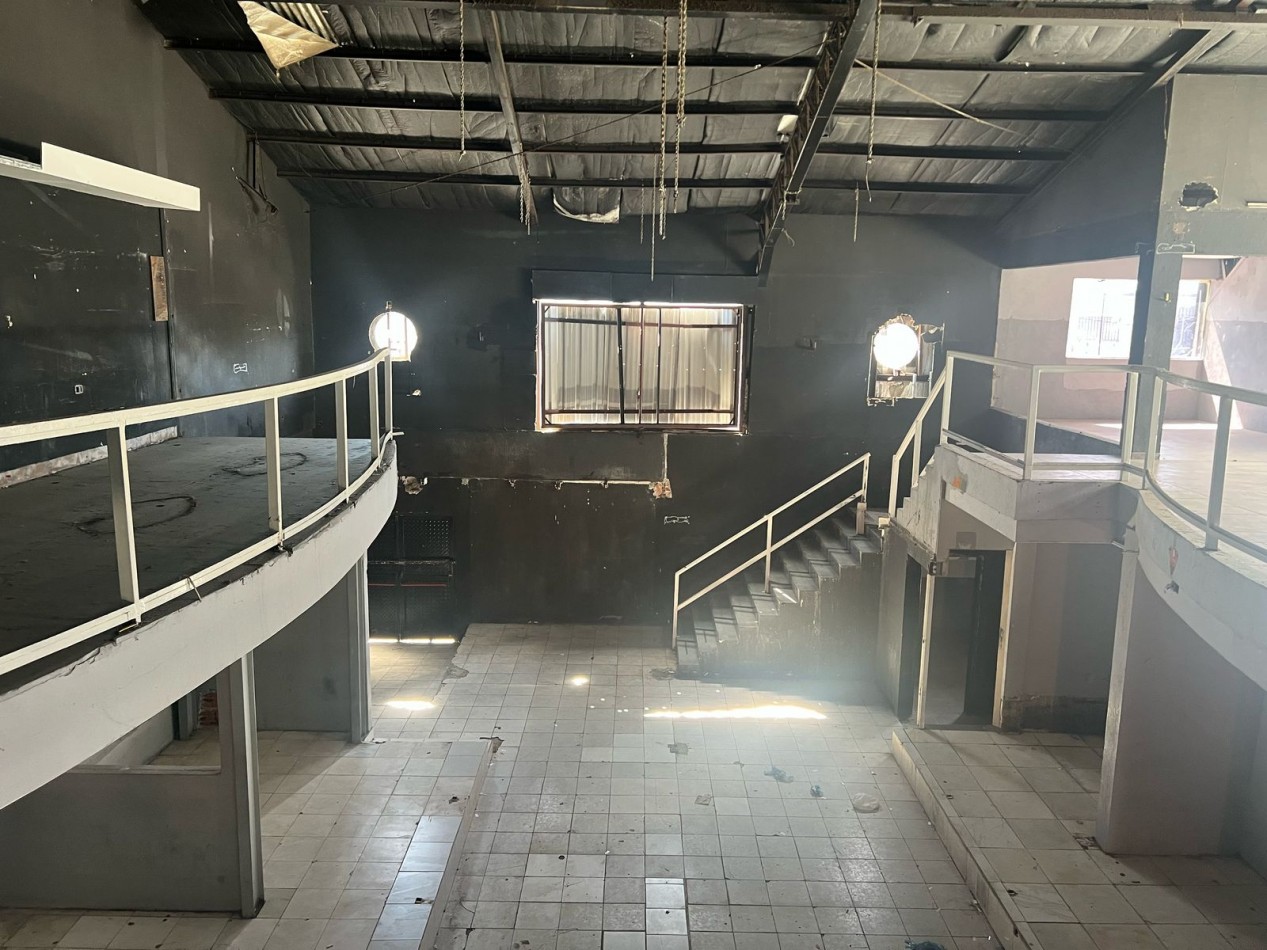 Imponente Local Comercial en Alquiler