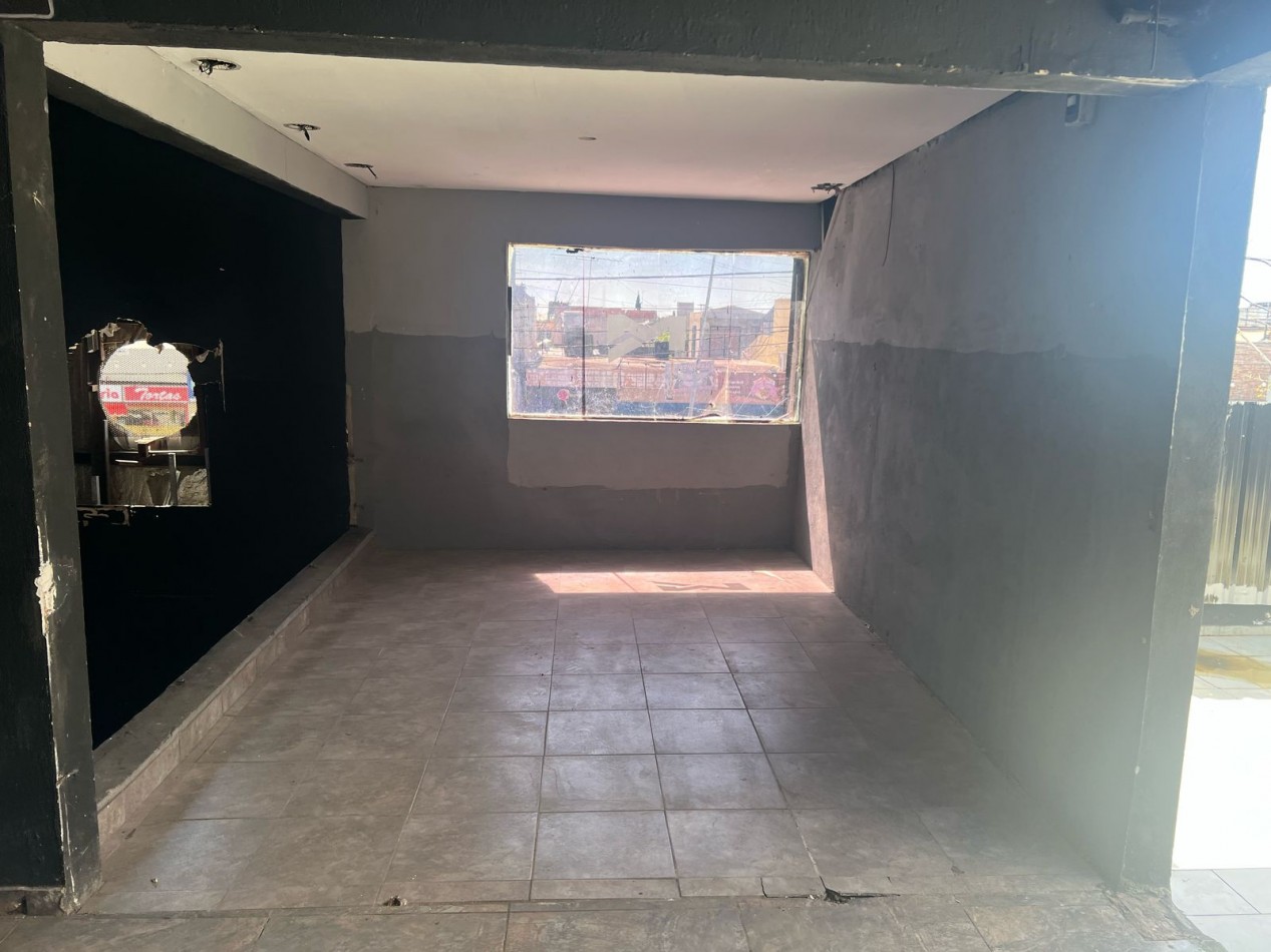 Imponente Local Comercial en Alquiler