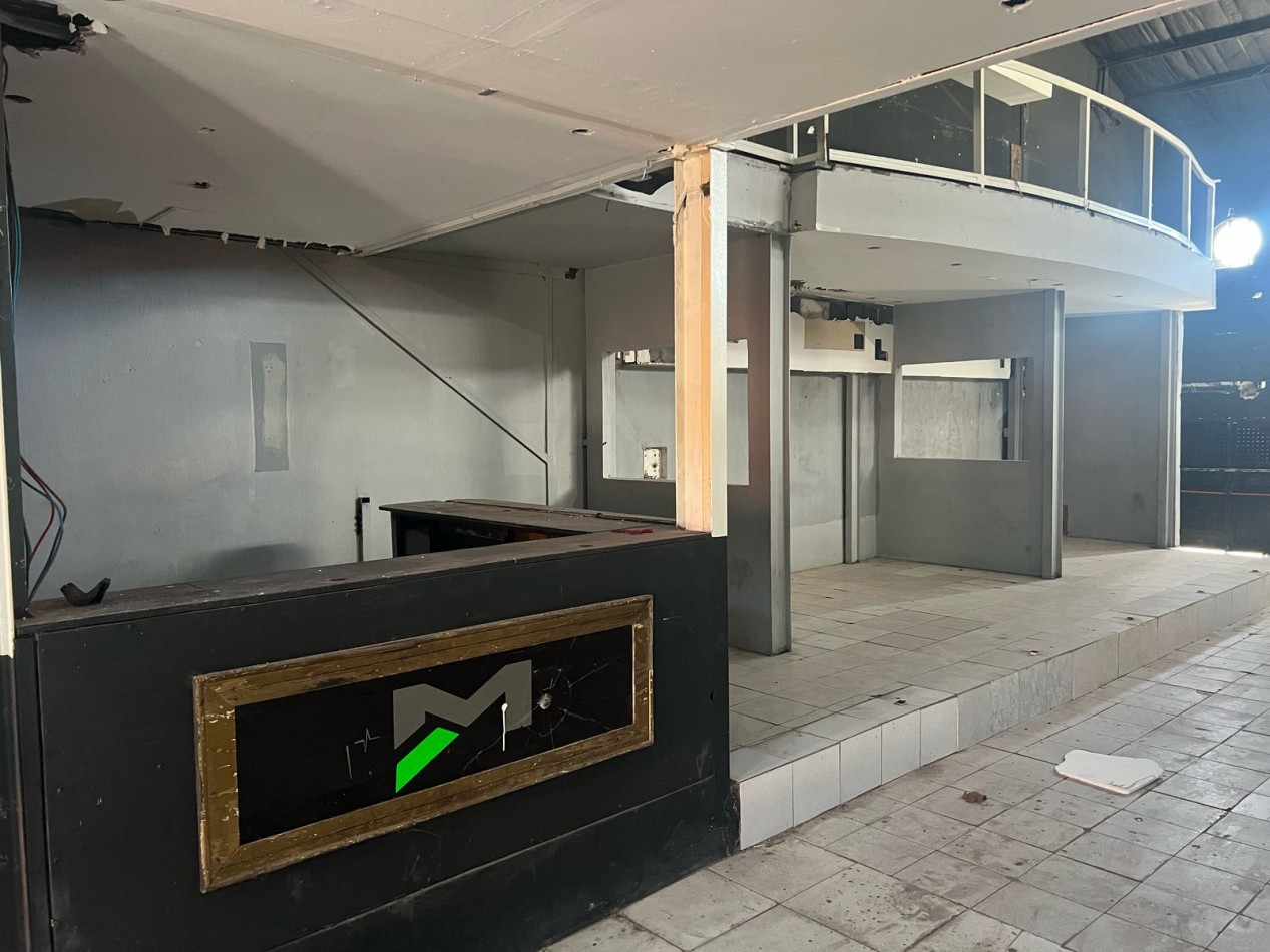 Imponente Local Comercial en Alquiler