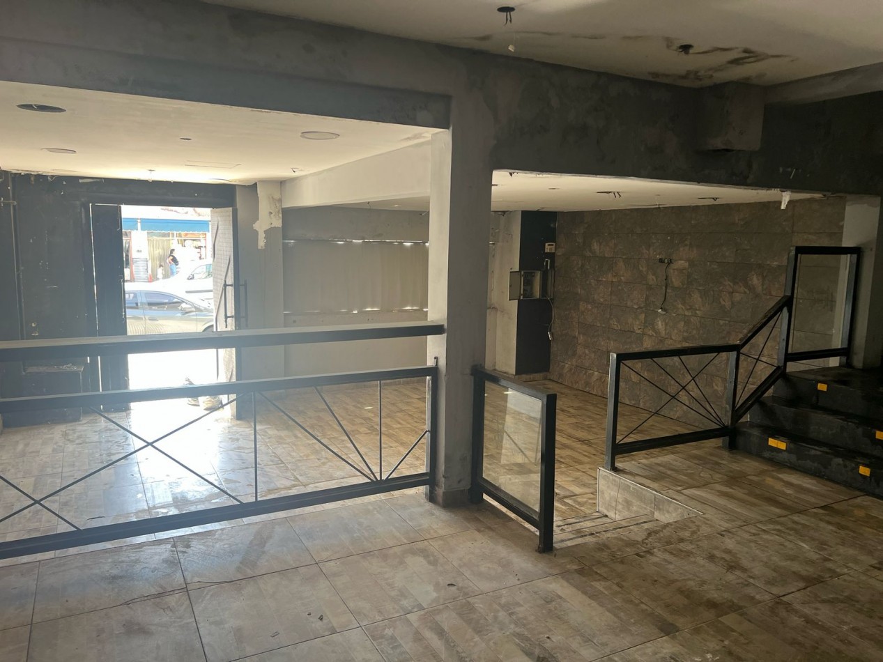 Imponente Local Comercial en Alquiler