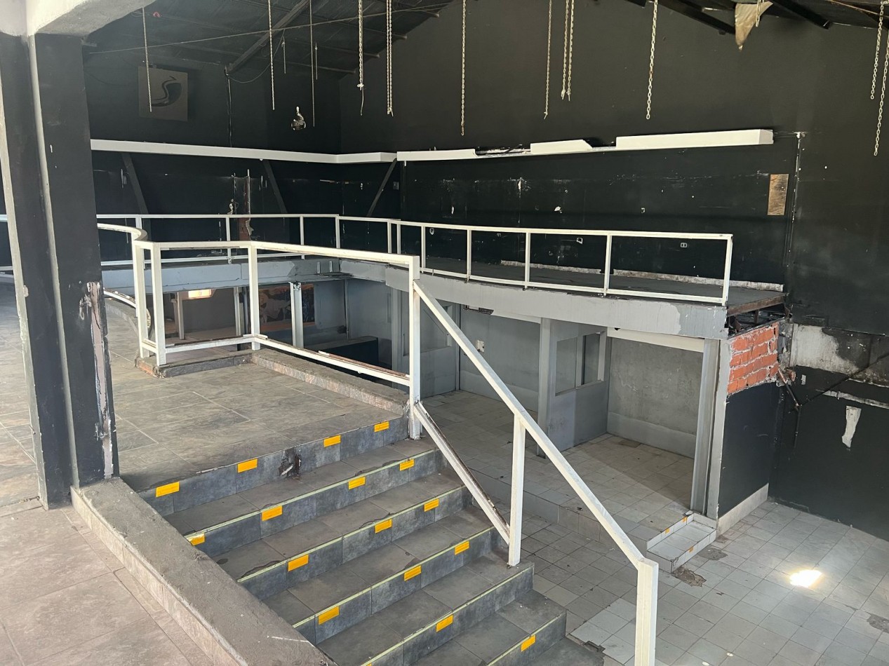 Imponente Local Comercial en Alquiler