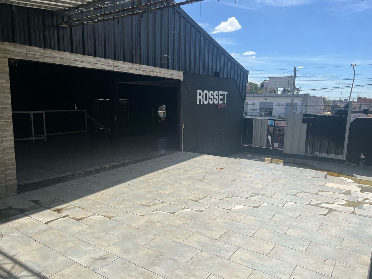 Imponente Local Comercial en Alquiler