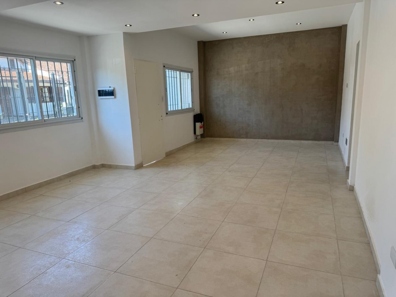 Inmejorable casa de Barrio 15 de Diciembre